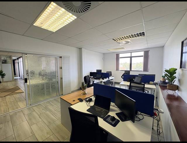 180M² OFFICE TO LET IN FOURWAYS